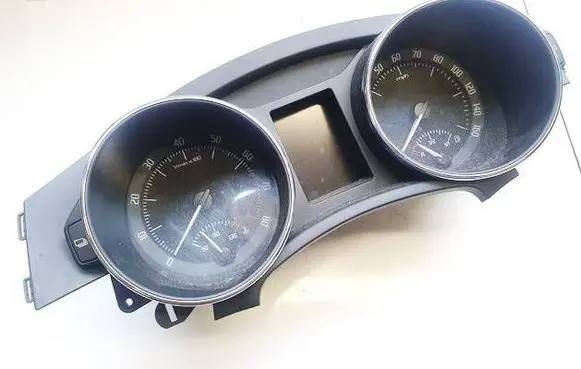 Speedometer (instrument cluster)