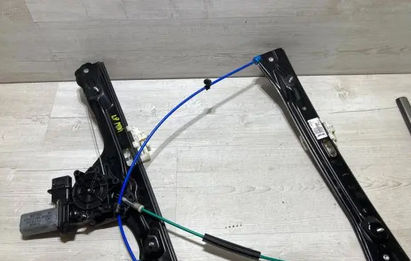 Mini One - Cooper F56 F55 Front door window regulator with motor 7320277