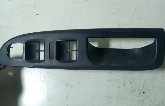 Volkswagen PASSAT B6 Front door window switch trim 3C1867171B