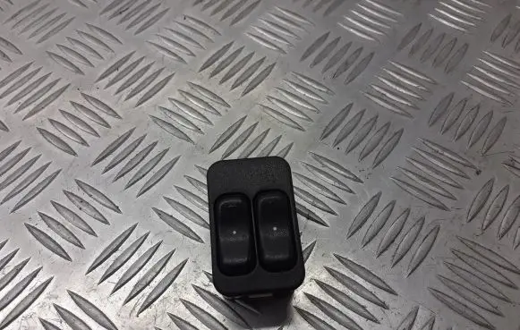Opel Astra G Front door window switch trim 90561086
