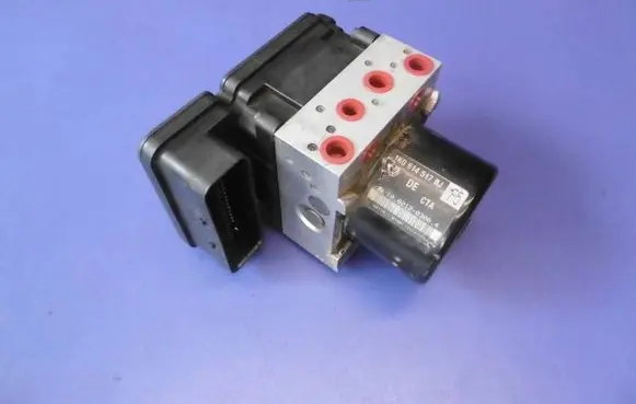 Volkswagen Golf VI ABS Pump 1K0907379AN 1K0614517BJ 10096103143