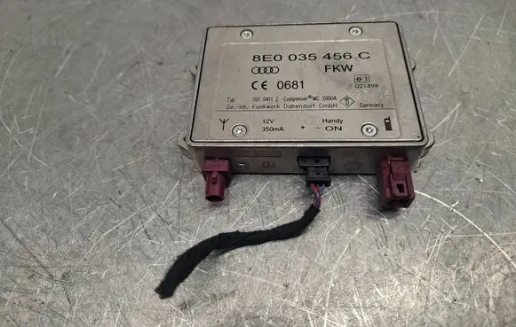 Audi A4 S4 B7 8E 8H Aerial antenna amplifier 8E0035456C