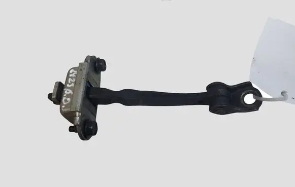 Nissan Qashqai Front door check strap stopper