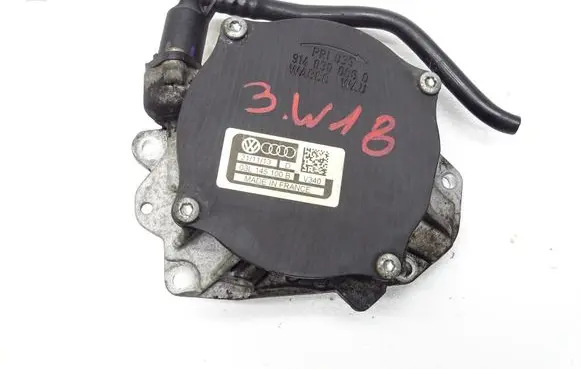 Audi A1 Vacuum pump 03L145100B