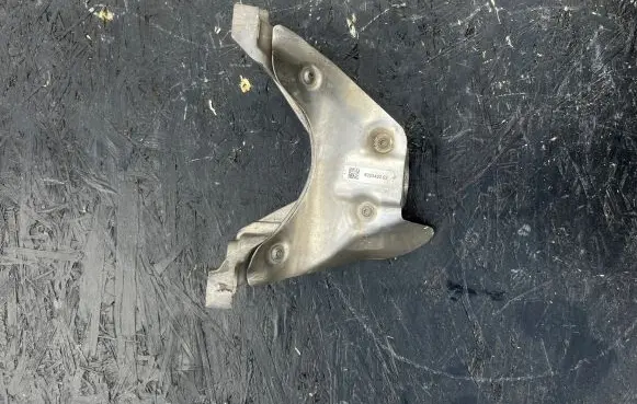 BMW X4M F98 Engine mounting bracket 8053492