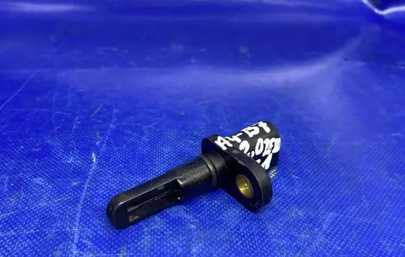 Audi A4 S4 B7 8E 8H Intake air temperature sensor 06B905379D