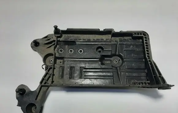 Skoda Superb B8 (3V) Battery box tray 5Q0915321J 5Q0915331K