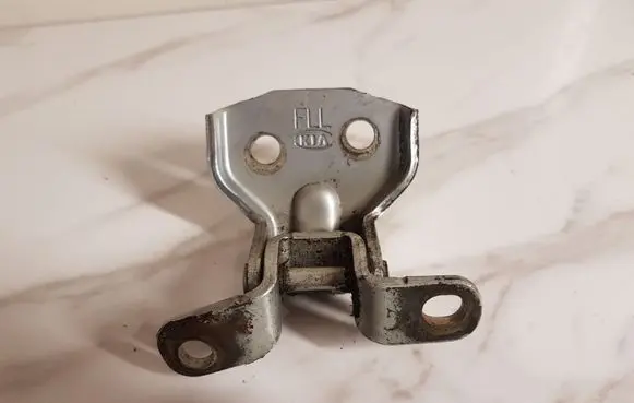 KIA Sorento Front door upper hinge