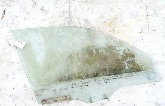 Mazda 121 SM Front door window glass four-door