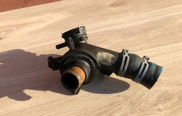 Thermostat/thermostat housing