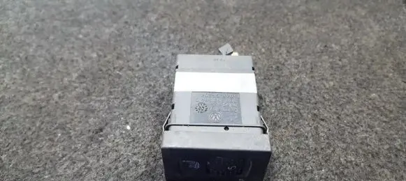Volkswagen PASSAT B5.5 Seat heating switch 3b0963564c