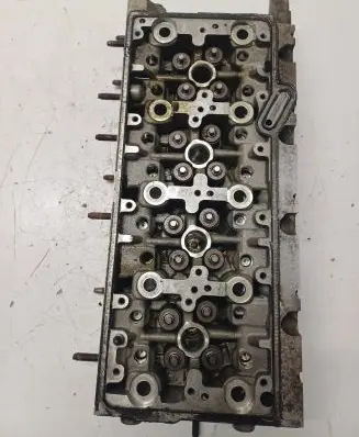 Volkswagen PASSAT B8 Engine head 04L103373E