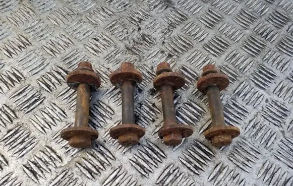 Mitsubishi L200 Rear suspension camber bolt 