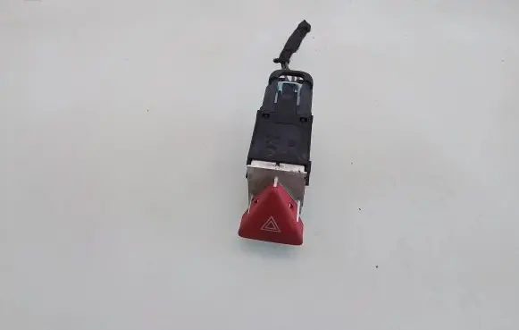 Volkswagen PASSAT B6 Hazard light switch
