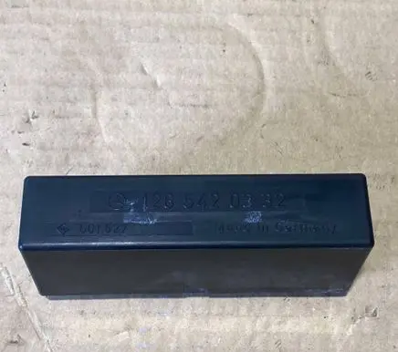 Mercedes-Benz E W124 Light module LCM 1265420332 601627