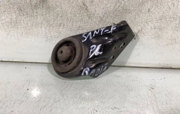 Radiator mount bracket