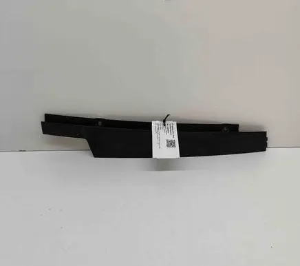 Porsche Cayenne (9Y0 9Y3) Front door glass trim molding 9Y3837901