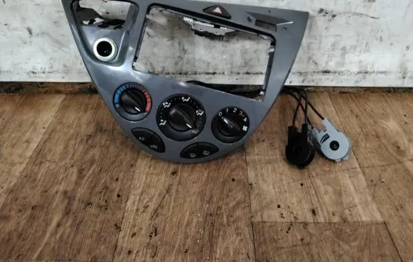Ford Escort Climate control unit