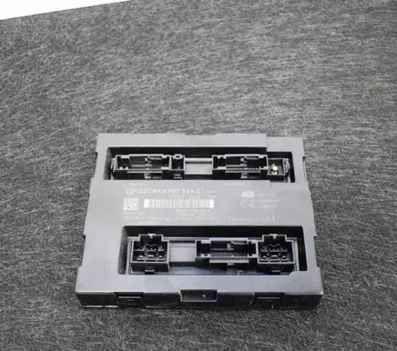 Audi A5 8T 8F Central body control module 8K0907064C