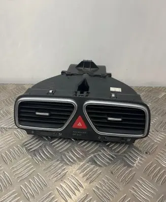 Volkswagen Eos Dash center air vent grill 1Q0819735C 1Q0819819