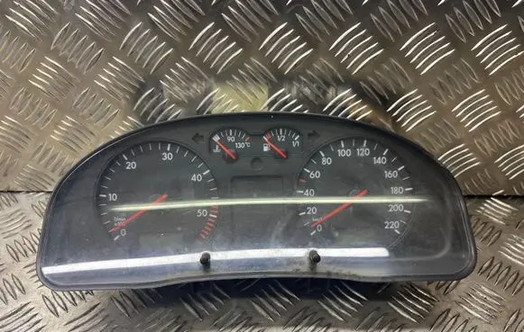 Volkswagen PASSAT B5 Speedometer (instrument cluster) 3B0919881N