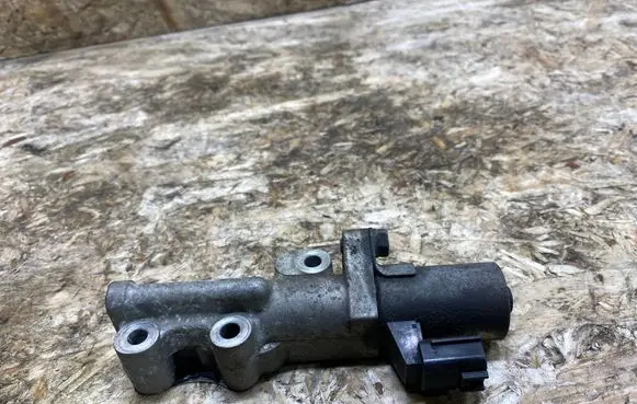 Nissan 350Z Camshaft vanos timing valve 