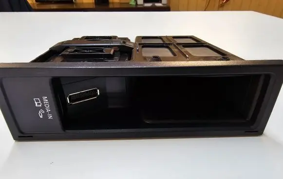 Head unit multimedia control