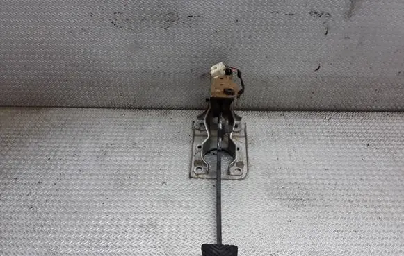 Mitsubishi Lancer X Brake pedal