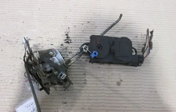 Hyundai Elantra Rear door lock