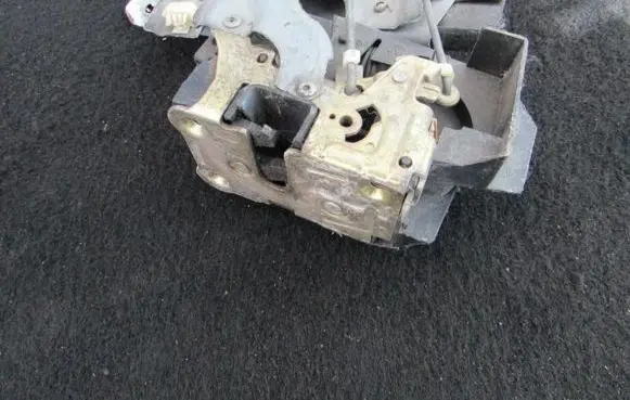 Renault Laguna I Rear door lock
