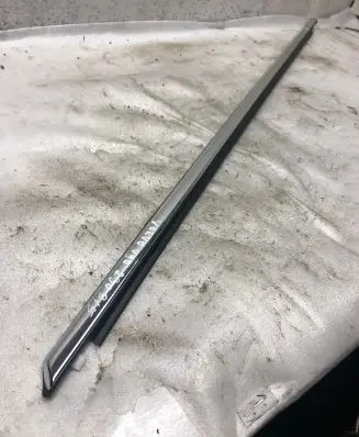 Volvo S90, V90 Rubber seal front door window/glass 
