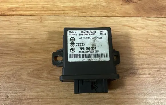 Volkswagen Touareg II Light module LCM 7P6907357 5WK50280