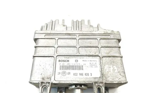 Volkswagen Golf III Engine control unit/module 0261203314 0261203315 032906026D