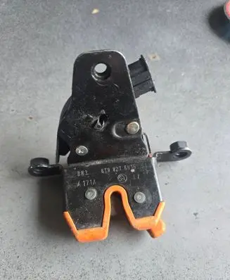 Skoda Fabia Mk1 (6Y) Tailgate/trunk/boot lock/catch/latch 6Y9827501