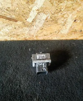 Renault Megane III Glow plug pre-heat relay 110678071R
