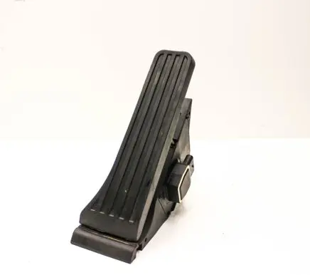 Accelerator throttle pedal