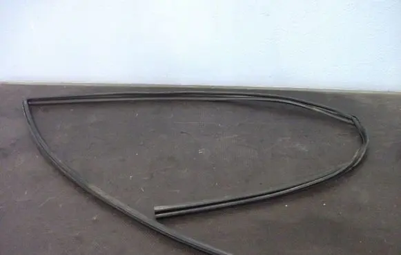 Suzuki Grand Vitara II Rubber seal loading door 