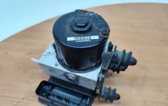 Volkswagen Golf Plus ABS Pump 1K0907379AC 00005305H0 10096003593