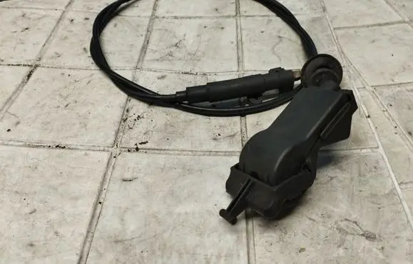 Audi A2 Engine bonnet/hood lock release cable 8Z0823565B