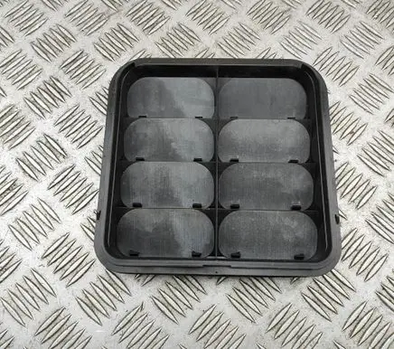 Audi Q7 4M Quarter panel pressure vent 4M0819181B