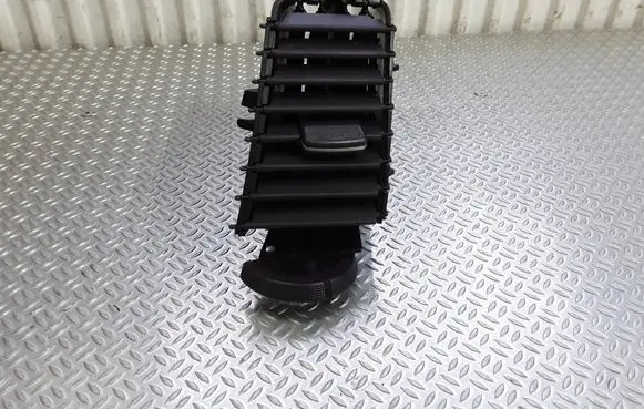 Mitsubishi Grandis Dash center air vent grill