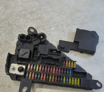 BMW 5 E60 E61 Fuse module 9138830