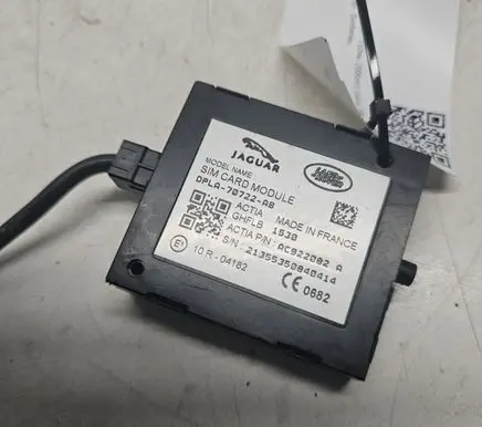 Jaguar XE USB socket connector DPLA70722AB