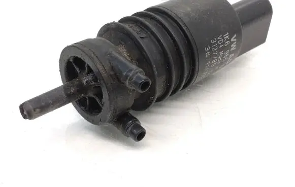 Volkswagen PASSAT B7 Windscreen/windshield washer pump 1K6955651 3122789