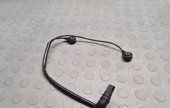 BMW 7 E65 E66 Detonation knock sensor 7568421