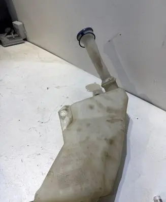 Windshield washer fluid reservoir/tank