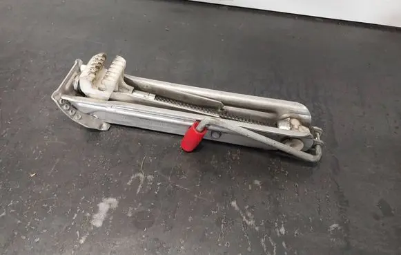 Audi A4 S4 B5 8D Lift Jack 8D0011031D