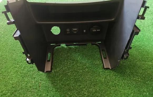 Hyundai Kona I Other center console (tunnel) element 84681J9250