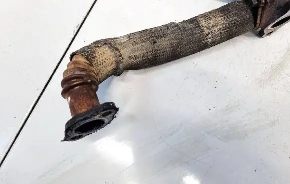 Hyundai Trajet EGR valve line/pipe/hose