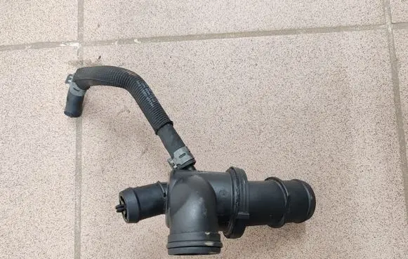 Thermostat/thermostat housing